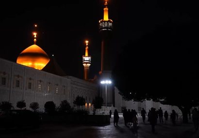 آستان مقدس امام خمینی(س) در کنار زائران مراسم بدرقه و تشییع امام قائد شهید / بسیج تمامی ظرفیت‌ها برای ارائه خدمات اسکان، تغذیه، بهداشت و موکب کودک و نوجوان در محدوده حرم