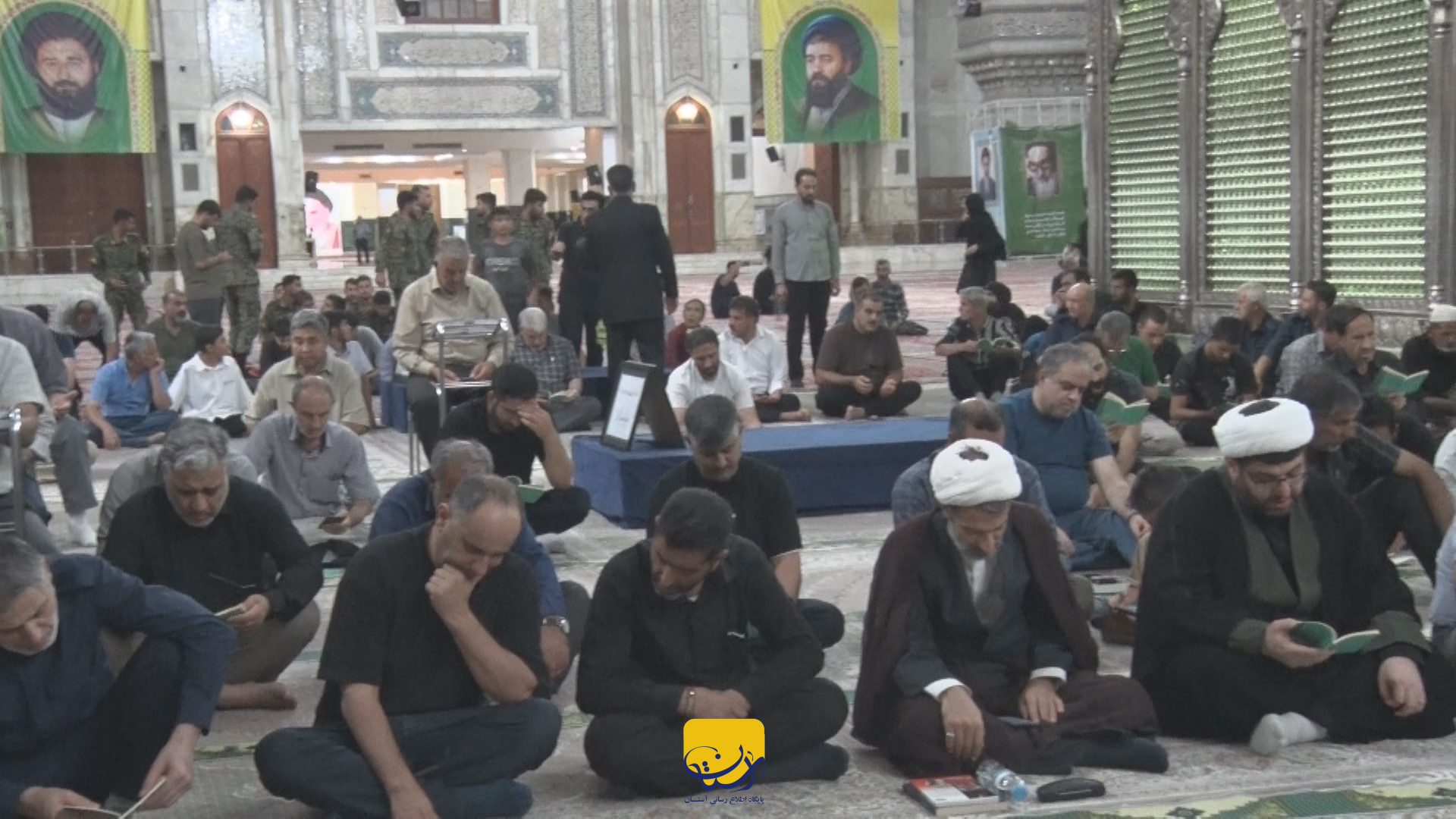 مراسم قرائت پرفیض دعای کمیل در حرم مطهر امام خمینی (ره) برگزار شد مراسم قرائت پرفیض دعای کمیل در حرم مطهر امام خمینی (ره) برگزار شد