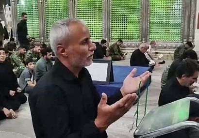 مراسم قرائت پرفیض دعای کمیل در حرم مطهر امام خمینی (ره) برگزار شد