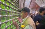 ادای احترام هیئت یمنی به مقام شامخ امام خمینی(س) ادای احترام هیئت یمنی به مقام شامخ امام خمینی(س)