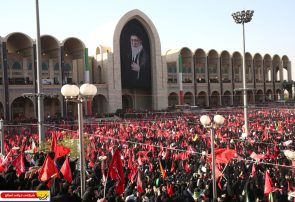 اقامه نماز بر پیکر مطهر رهبر شهید انقلاب و شهدای خانواده ایشان به امامت آیت‌الله العظمی جعفر سبحانی در مصلی تهران / حضور میلیونی امت عزادار در سوگ پدر مهربانی‌ها