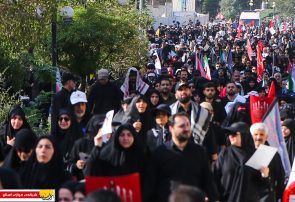 عزیمت دلدادگان انقلاب و رهبر شهید به سمت مراسم تشییع پیکر مطهر قائد شهید امت / سیل خروشان جمعیت در خیابان‌های تهران؛ وداعی که حماسه شد