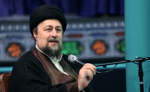 آیت‌الله سید حسن خمینی: نام امام چراغ راه است / بی‌انصافی است اگر کسی چشم بر توفیق دولت در دوران جنگ ببندد و از آن تشکر نکند / از جنگ ظالمانه سربلند بیرون آمدیم چون ملتی با سابقه بسیار بزرگ بودیم