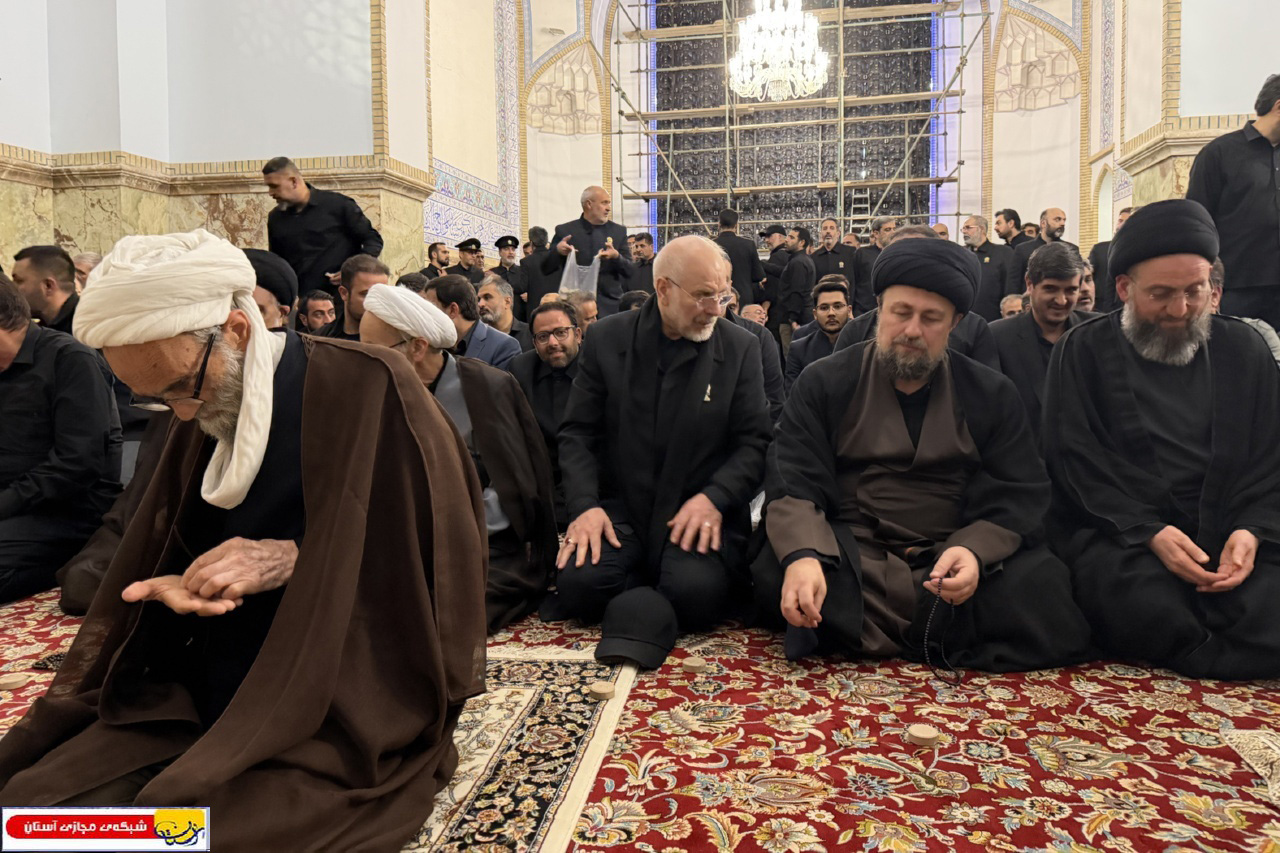 حضور آیت‌الله سید حسن خمینی در مراسم تشییع و تدفین رهبر شهید در مشهد / دیدار با فرزندان رهبر شهید و علی‌اصغر حجازی در جوار حرم رضوی