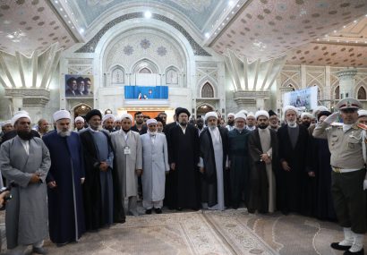 ادای احترام مهمانان چهلمین کنفرانس وحدت اسلامی به بنیانگذار جمهوری اسلامی ایران با حضور یادگار امام