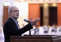 پزشکیان در حرم امام: نه تنها ایران ونزوئلا نشد بلکه دنیا در برابر قدرت ایران حیرت کرد/ شرمنده‌ایم که مشکلاتی وجود دارد؛ ما در جنگ تمام‌عیار اقتصادی، نظامی و امنیتی قرار گرفتیم/تفاهم‌نامه نتیجه بحث‌ها و گفت‌وگوهای طولانی همه کسانی بود که دستی در آتش داشتند