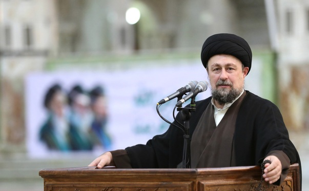 آیت‌الله سید حسن خمینی: شرط پیروزی ما در جنگ و صلح این است که با هم باشیم/ یک جنگ پر افتخار را پشت سر گذاشتیم/ گاهی ثمرات «مصالحه درست» از صدها جنگ بیشتر است/ همه باید پشت سرباز میدان دیپلماسی بایستیم/ شاید خیلی‌ها نخواهند امام برای آیندگان بماند