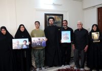 حضور سید احمد خمینی در منزل شهید مصطفی عزیزی